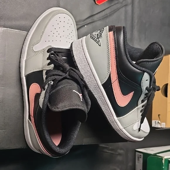 Air Jordan 1 Low Sneakers - Picture 2 of 4